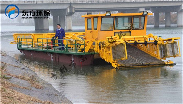  淠史杭灌溉渠管理局购买的DFGC─150 型水草收割船
