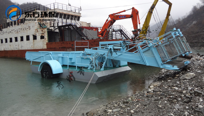  欧洲阿尔巴尼亚水利部购买的DFBJ─85型垃圾打捞船