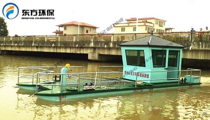 广东珠海市城建局购买的DFBJ─30 机械河道保洁船【仿古】